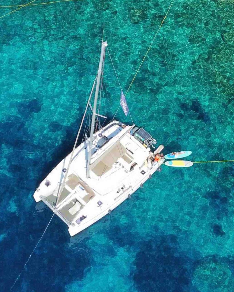 10.CAYAsail_Lagoon450F_2