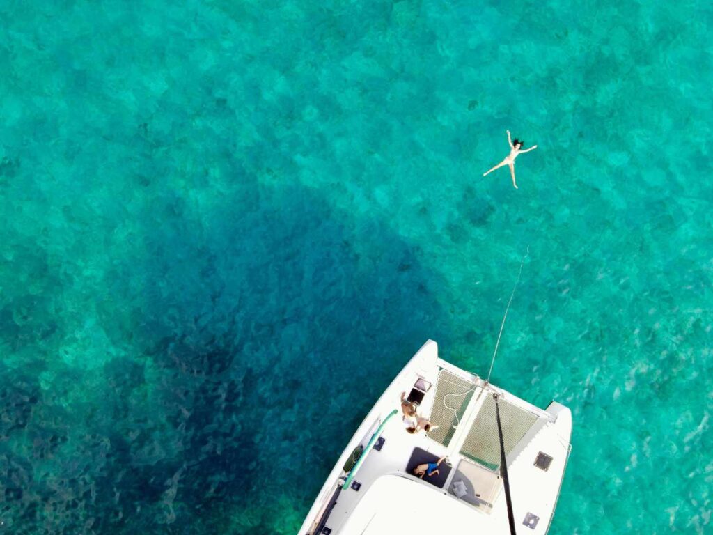 16.CAYAsail_Lagoon450F_4