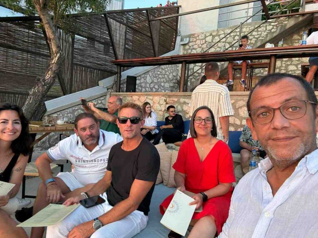 28.CAYAsail_Guests_7